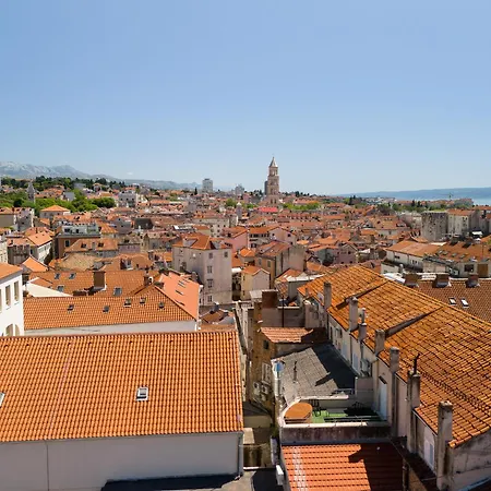Apartamento 1Bdr Apartment With Balcony At Prime Location Split