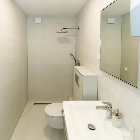 1Bdr Apartment With Balcony At Prime Location *