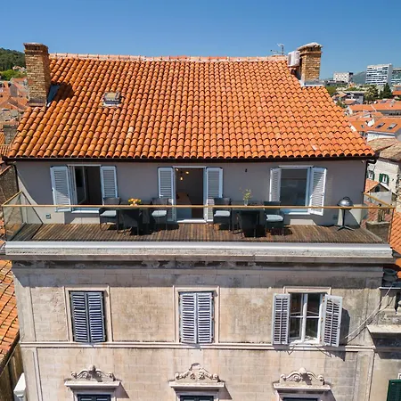 1Bdr Apartment With Balcony At Prime Location Apartamento Split