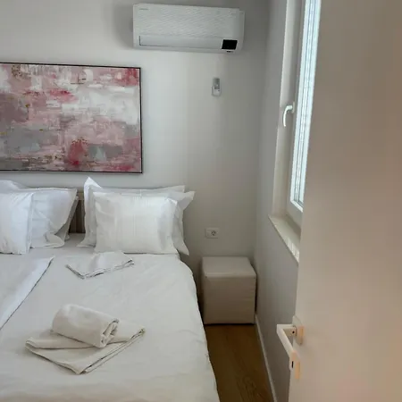 1Bdr Apartment With Balcony At Prime Location Apartamento Split