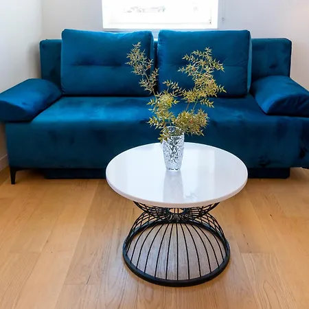 1bdr With Balcony At Prime Location * ספליט