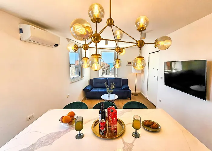 1bdr With Balcony At Prime Location Split